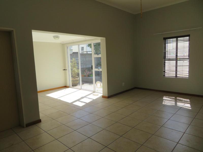 To Let 3 Bedroom Property for Rent in Eikenbosch Western Cape